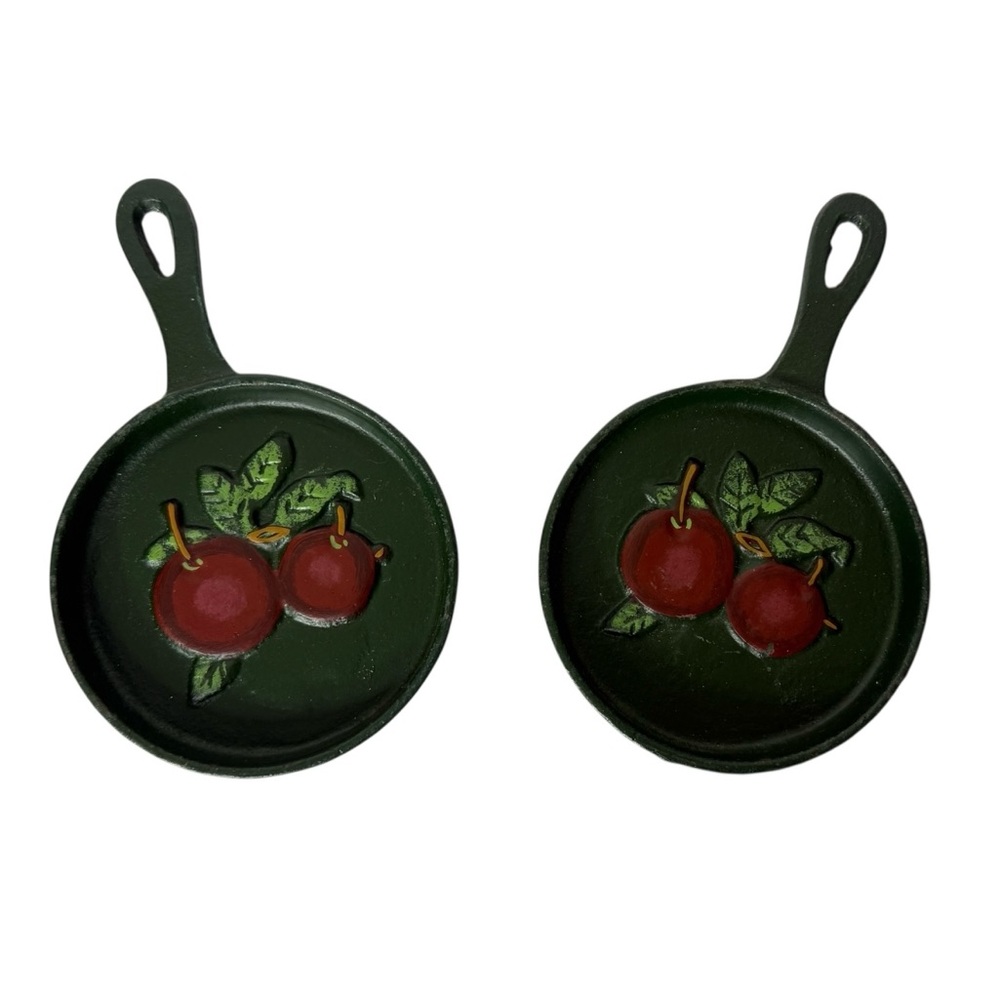 Cast Iron Decorative Pans Wall Hangings Set of 2‎ Painted Fruit 7.5"